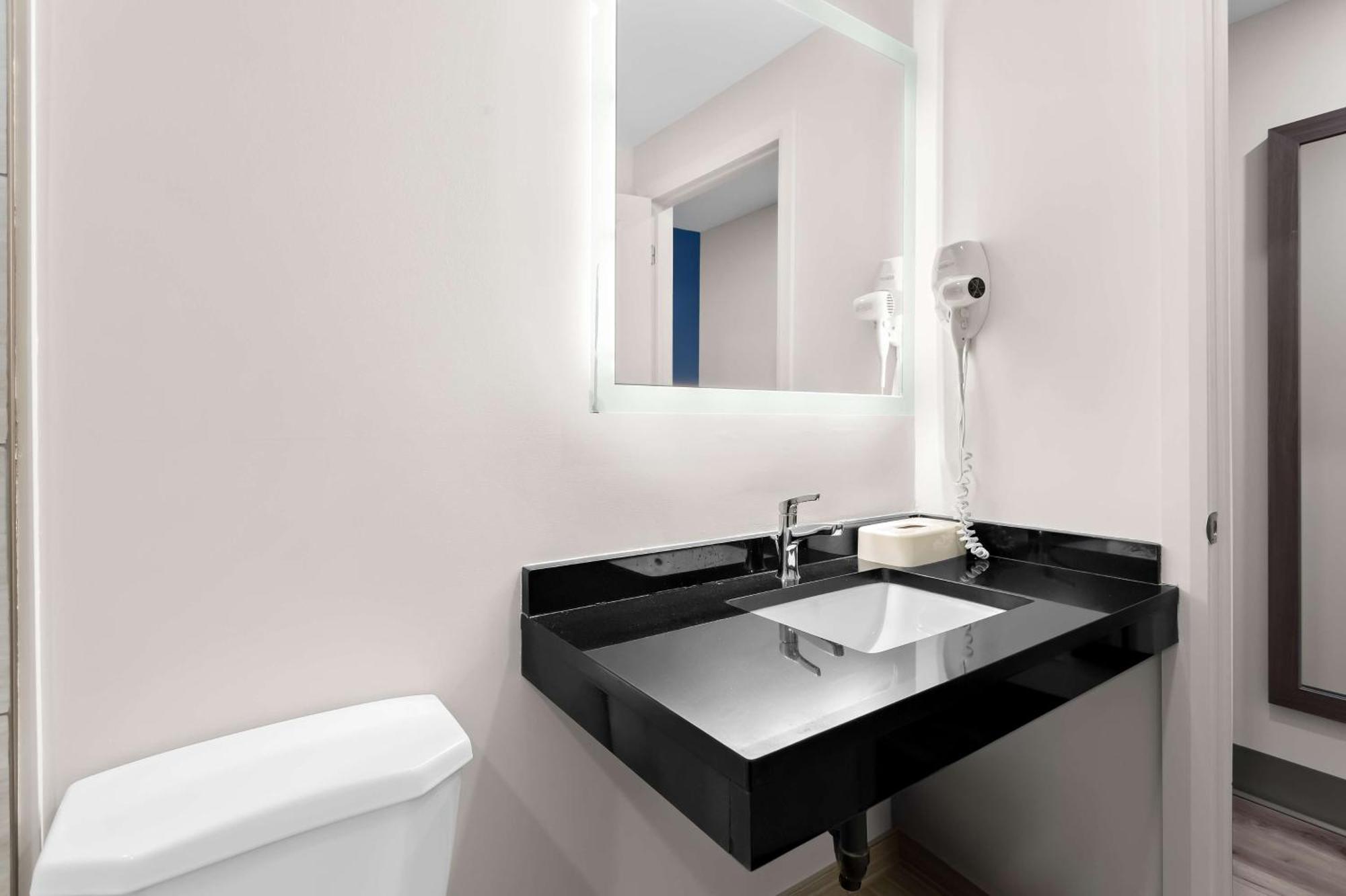 Surestay Plus By Best Western Γουίντσορ Εξωτερικό φωτογραφία