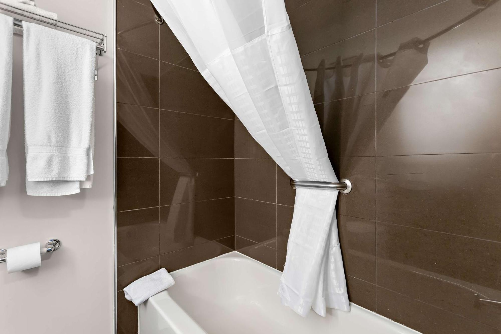 Surestay Plus By Best Western Γουίντσορ Εξωτερικό φωτογραφία