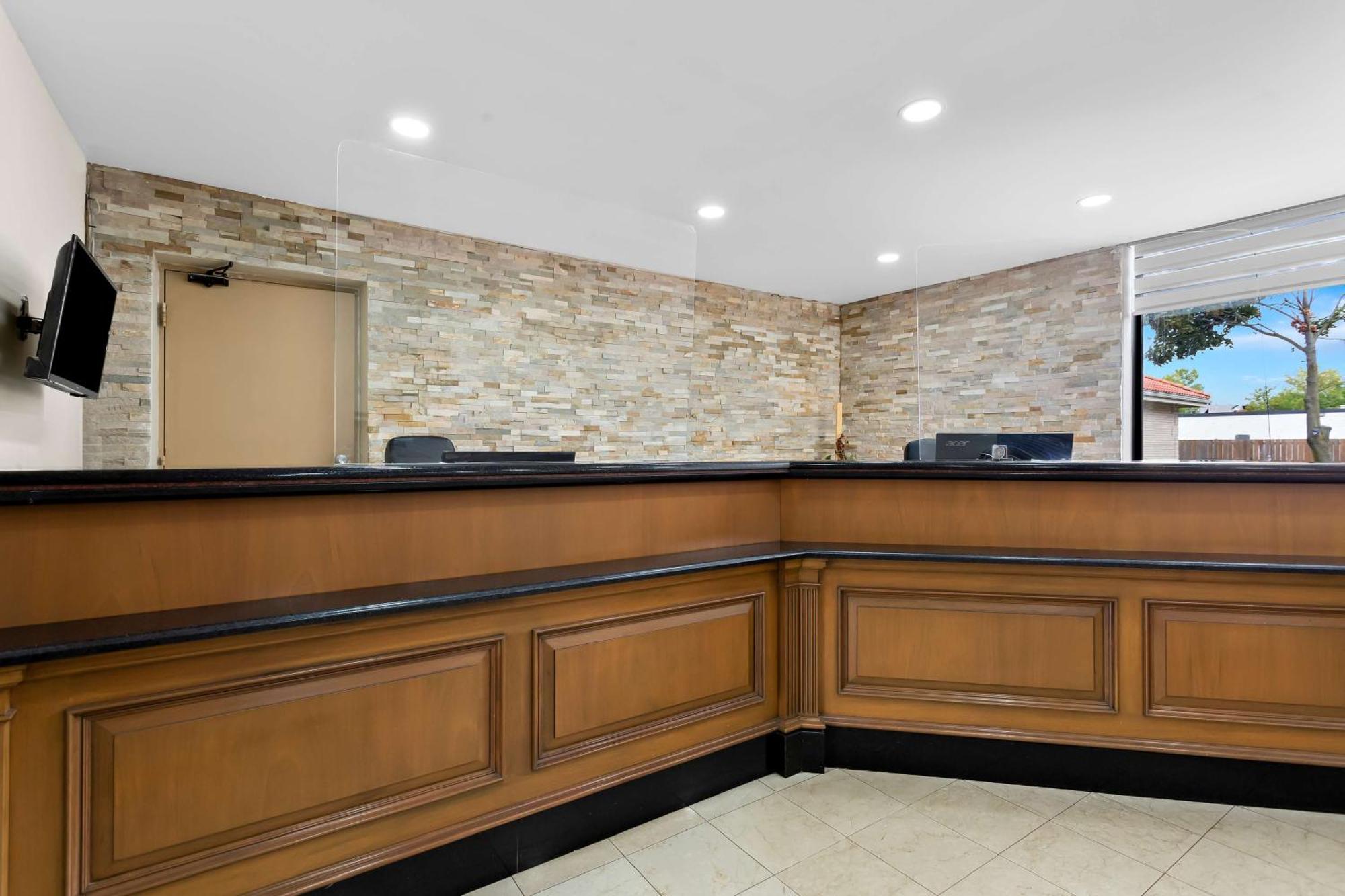 Surestay Plus By Best Western Γουίντσορ Εξωτερικό φωτογραφία