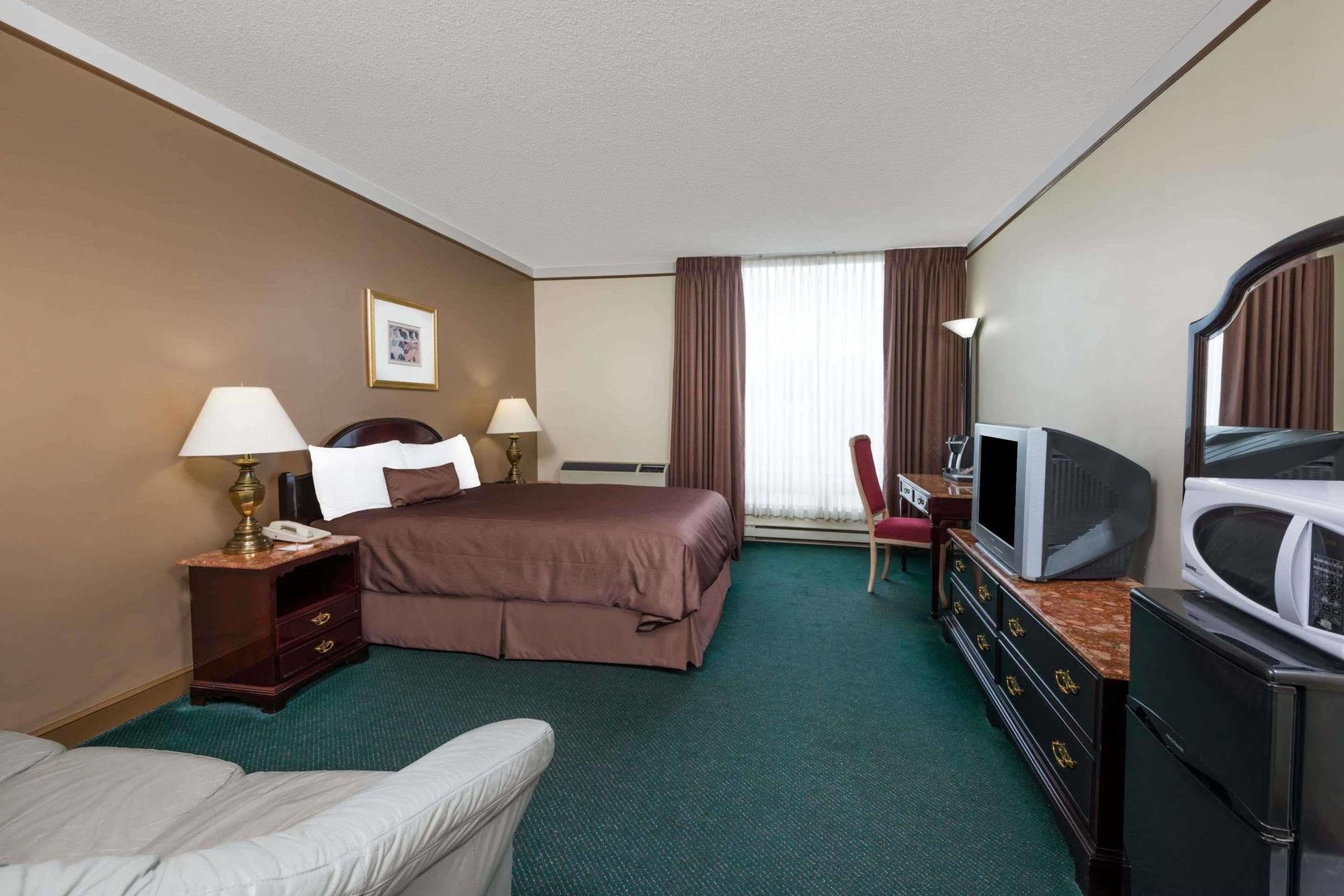 Surestay Plus By Best Western Γουίντσορ Εξωτερικό φωτογραφία